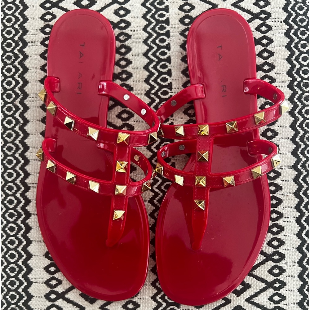 🔥 Never worn Tahari sandals